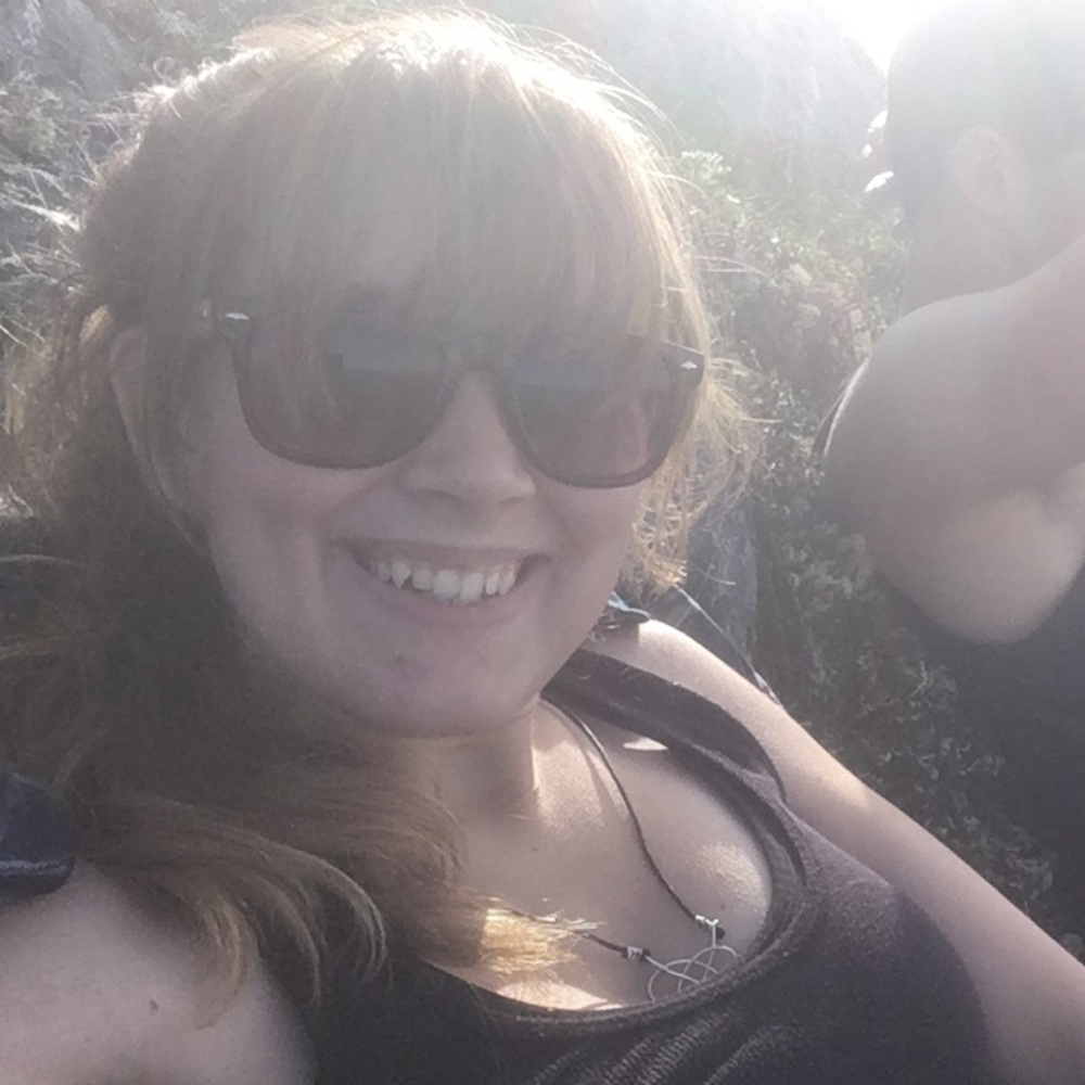 Meet your Posher, Larissa